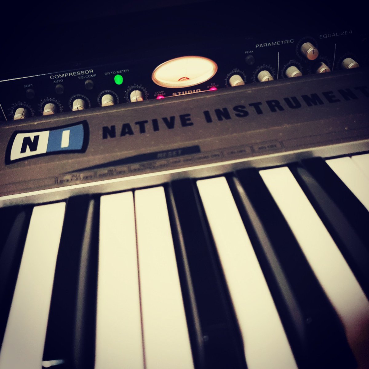 sirginmusic's tweet photo. 🤔.... ok let's do this 😉... 🧢🎹🎧🎤
#hiphop #producer #spotifyhiphop #beatmaker #songwriter #rapvlog #fresh #timetomakesomemusic #studiolife #studiosession #recordingstudio #soundcloudrappers #westcoasthiphop #eastcoasthiphop #rap #perthhiphop #perthmusician https://t.co/hR1Hh3HEgR