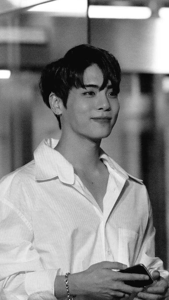 divawithissues's tweet photo. congratulations our angel kim jonghyun 🙏🏻💗 
#종현아_덕분에_내평생이따뜻해
#종현아_골든디스크_본상_축하해 https://t.co/ANo7PyBkfq
