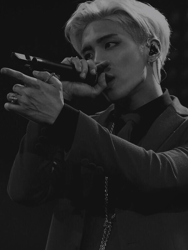 divawithissues's tweet photo. congratulations our angel kim jonghyun 🙏🏻💗 
#종현아_덕분에_내평생이따뜻해
#종현아_골든디스크_본상_축하해 https://t.co/ANo7PyBkfq