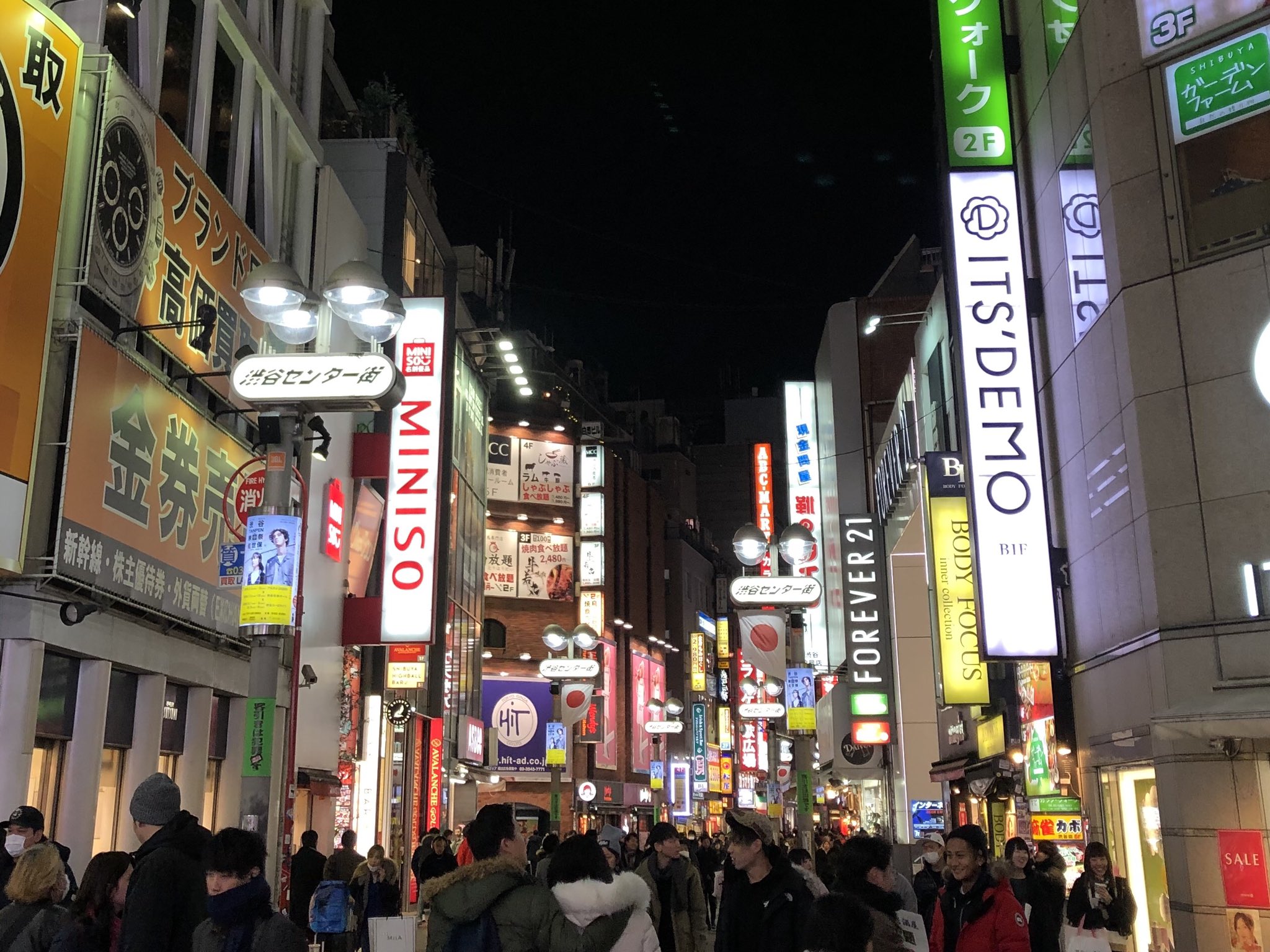 クロさん 客引き 客待ち スカウト行為 ナンパ行為は禁止です どうしてもナンパをしたい方は スイッチバー恵比寿店をご利用ください などと意味不明な供述をしており警察では精神鑑定も含め動機の解明にあたる方針です 渋谷センター街 繁華街