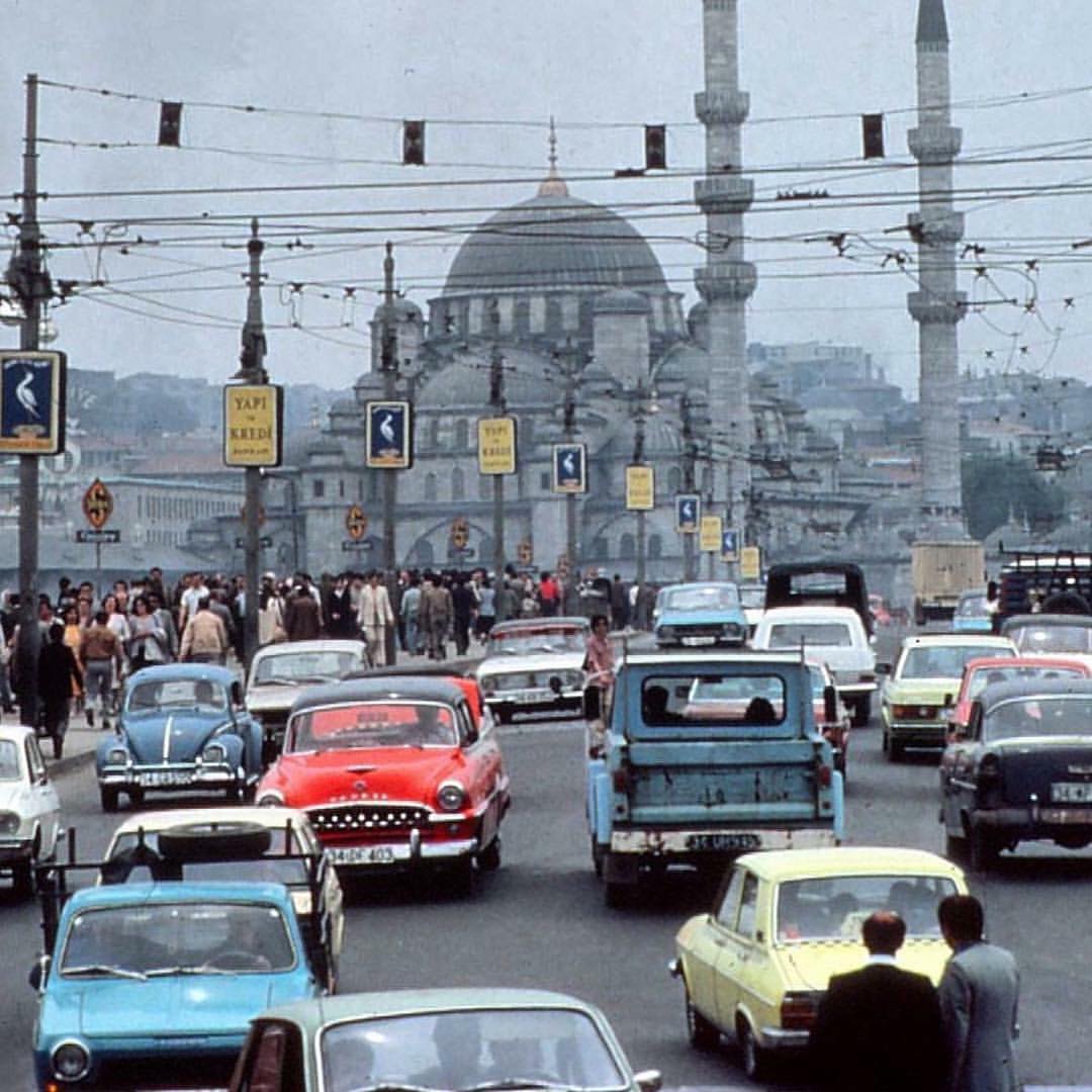 В каком районе жить в стамбуле. Стамбул 1980. Стамбул в 1980 году. Фото Стамбула 1980 год. Атмосфера Стамбула в 1980 годах.