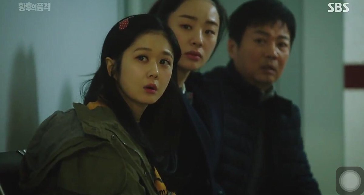 ImNaraJang's tweet photo. Can you believe that these are just screen captures from the flashback scene from the latest episode of #TheLastEmpress / #AnEmpressDignity? 

~ Our #JangNaRa is really a vampire as she still looks very young.😅💕
#장나라 #SBS
~ You can watch An Empress’s Dignity on @Viu_PH. https://t.co/e2woredNwy
