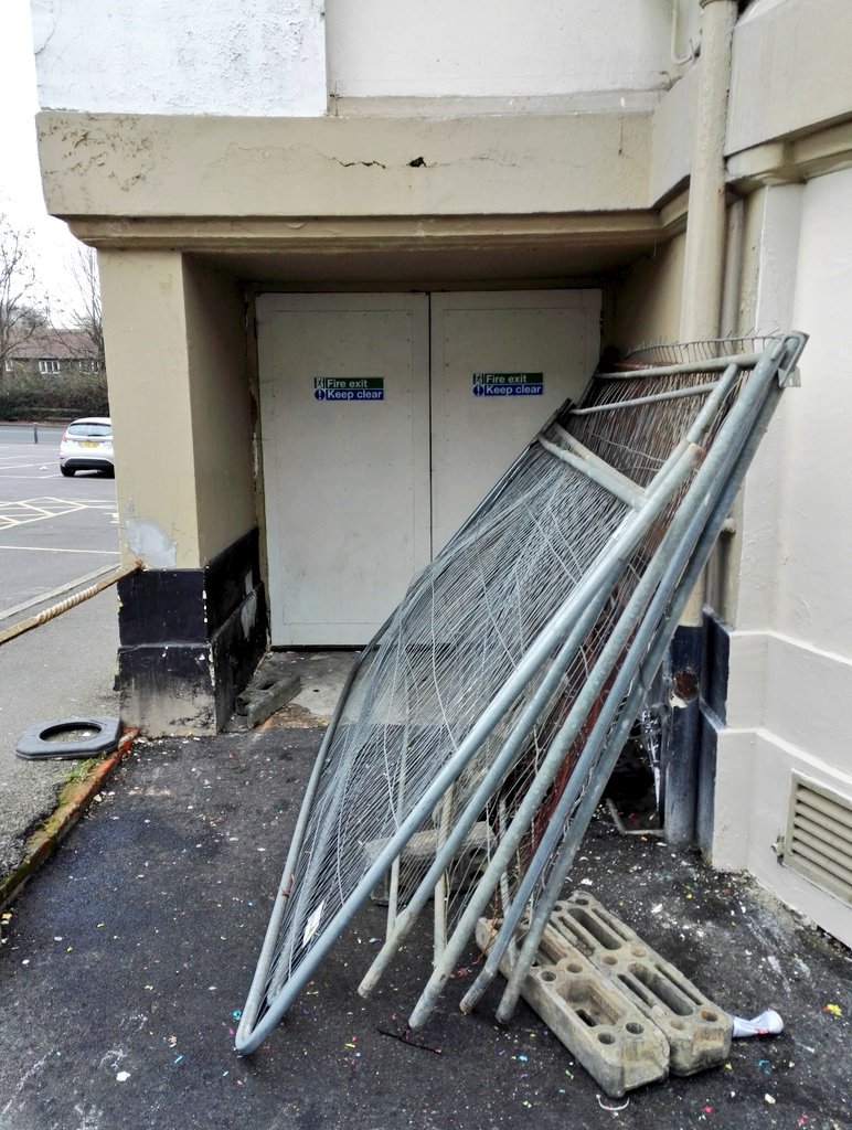 Firesnapper999's tweet image. This a.m 😡 You have got to be taking the piss.... Again!! Been in situ for two days (that I've noticed). Indicator of Fire Safety culture? #Aldershot #FireSafetySavesLives #NotTheFirstTime