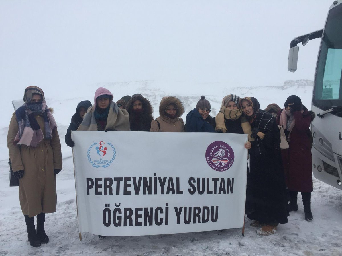 gsb kayseri yurtlari on twitter pertevniyal sultan yurt mudurlugu ogrencileri sarikamis sehitlerini anma erkinligine katildi https t co 4hu00ovrqy twitter