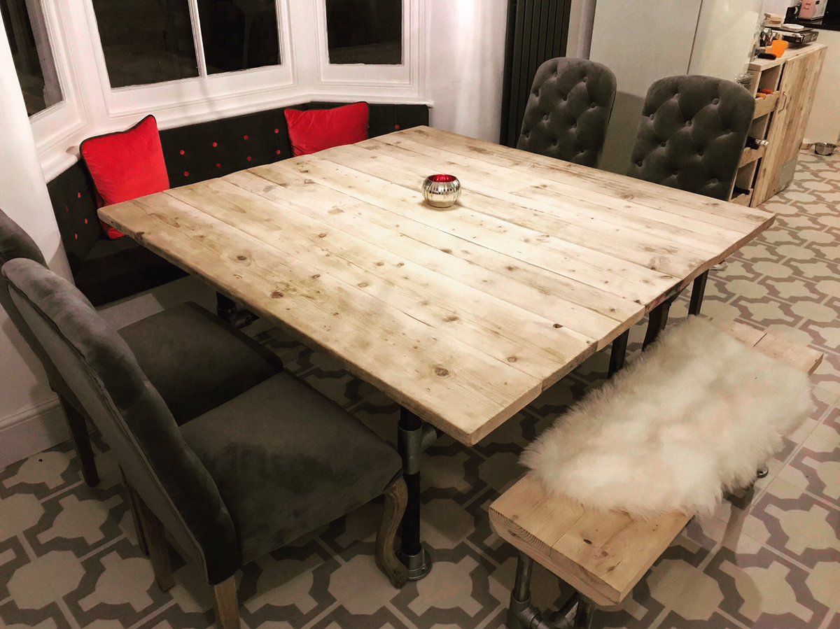 NikkitaPDesigns's tweet photo. Just ๐ one of our many bespoke tables for this beautiful kitchen which we did many pieces for, including a bar!! #bedford #bedfordshire #bedfordbar #bedfordrestaurants #diningtable #bespoketable #reclaimed #handmadefurniture #rusticstore #northampton #northamptonbusinesses https://t.co/TcWWa387jW