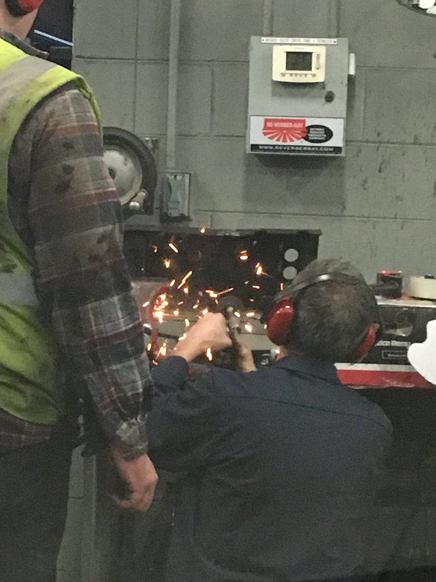 Don and Michael taken care of business while making sure all PPE and safety is adhered to.  Nice job guys.
#caughtsafely ⁦<a href="/kennethcherry26/">Kenneth</a>⁩ ⁦@DesertMTUPSers⁩ ⁦<a href="/Mbackus7/">Mbackus</a>⁩