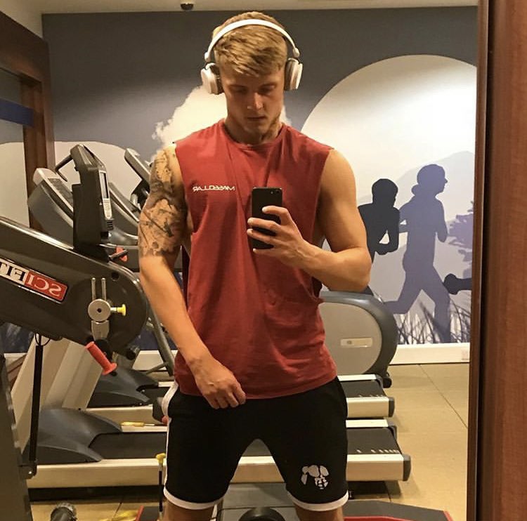Masscular's tweet photo. #Masscular #LiveMasscular #FitnessClothing #GymWear #Fitness #Motivation #Gym #Physique #Tattoo #Muscle #DailyMotivation #SundayMotivation https://t.co/ELjnMAQfBo
