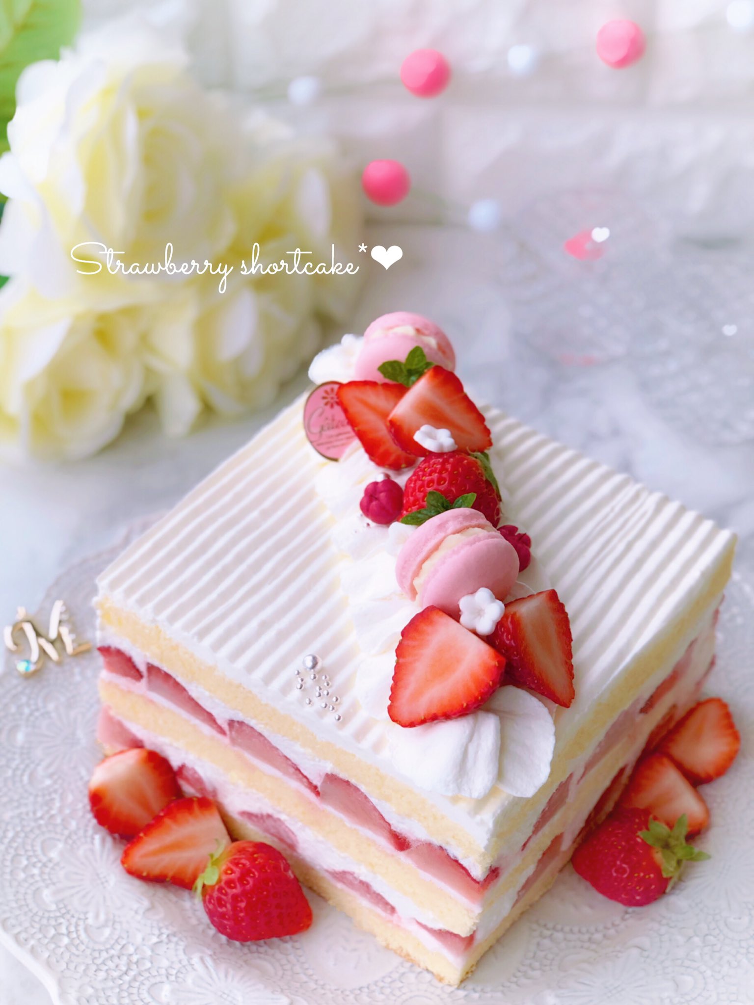 Moe 1月6日は ケーキの日 いちごショートケーキ スクエア型に初チャレンジ またがんばろ 改めて 今年もよろしくお願いします 初焼き 手作りお菓子 お菓子作り デコレーションケーキ コッタ T Co Gf9317nmun Twitter