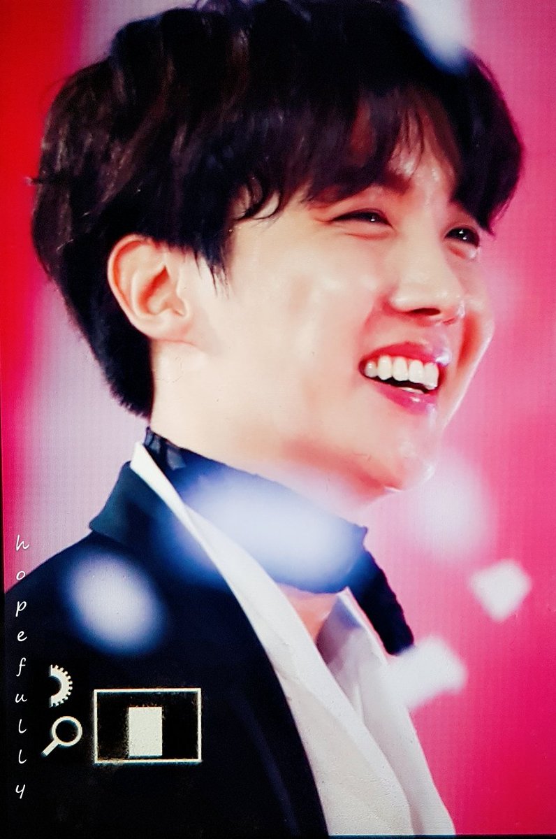 Hopefully940218's tweet photo. 190106 골든디스크 🎉

#방탄소년단 #BTS⁠ ⁠#JHOPE #호비 #제이홉 @BTS_twt https://t.co/TCBTtg1tsS