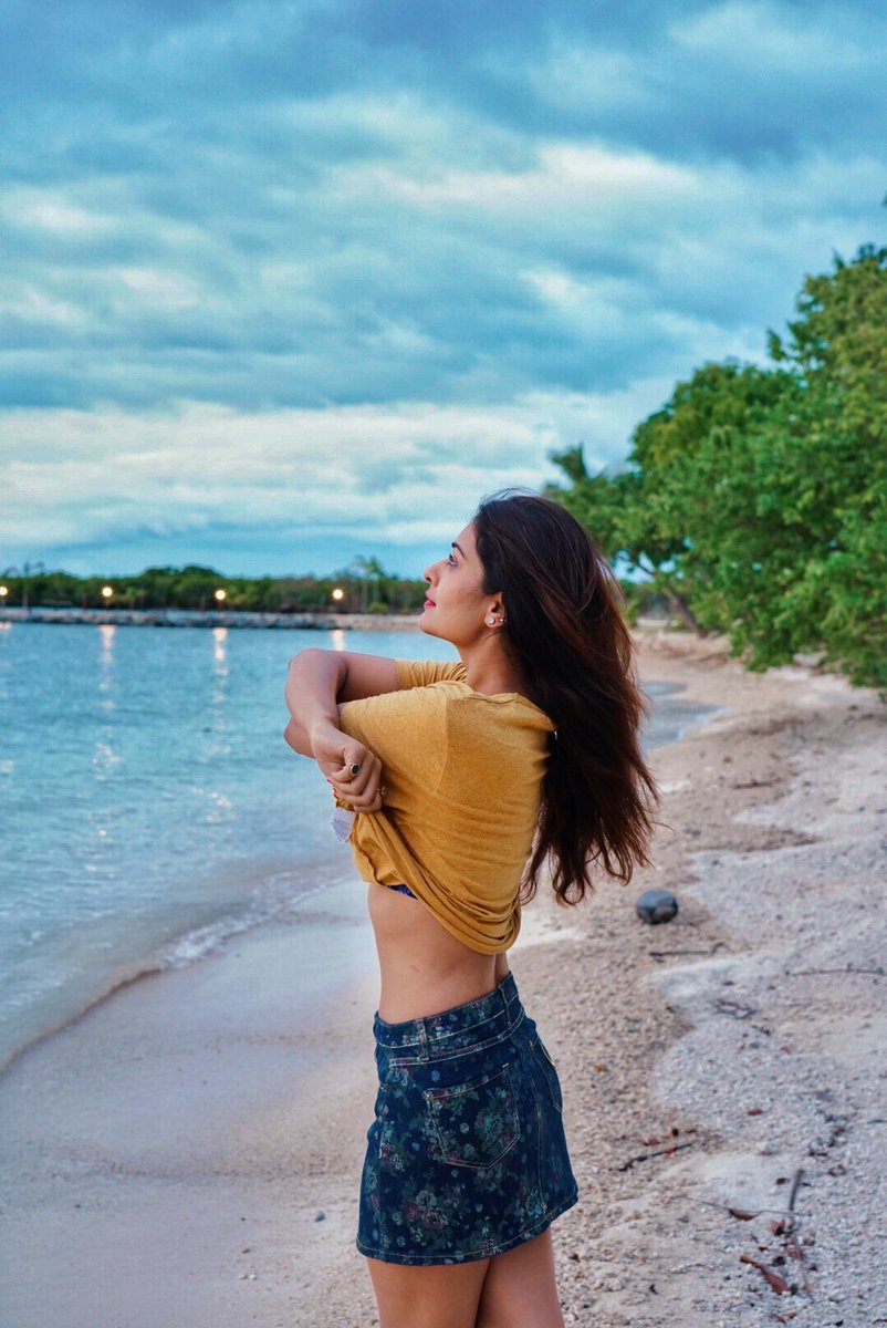 starlingpayal's tweet photo. Sky above•sand below•peace within🏝
.
#beach #beachlife #peaceful 🌼 https://t.co/jbEyYozfOJ