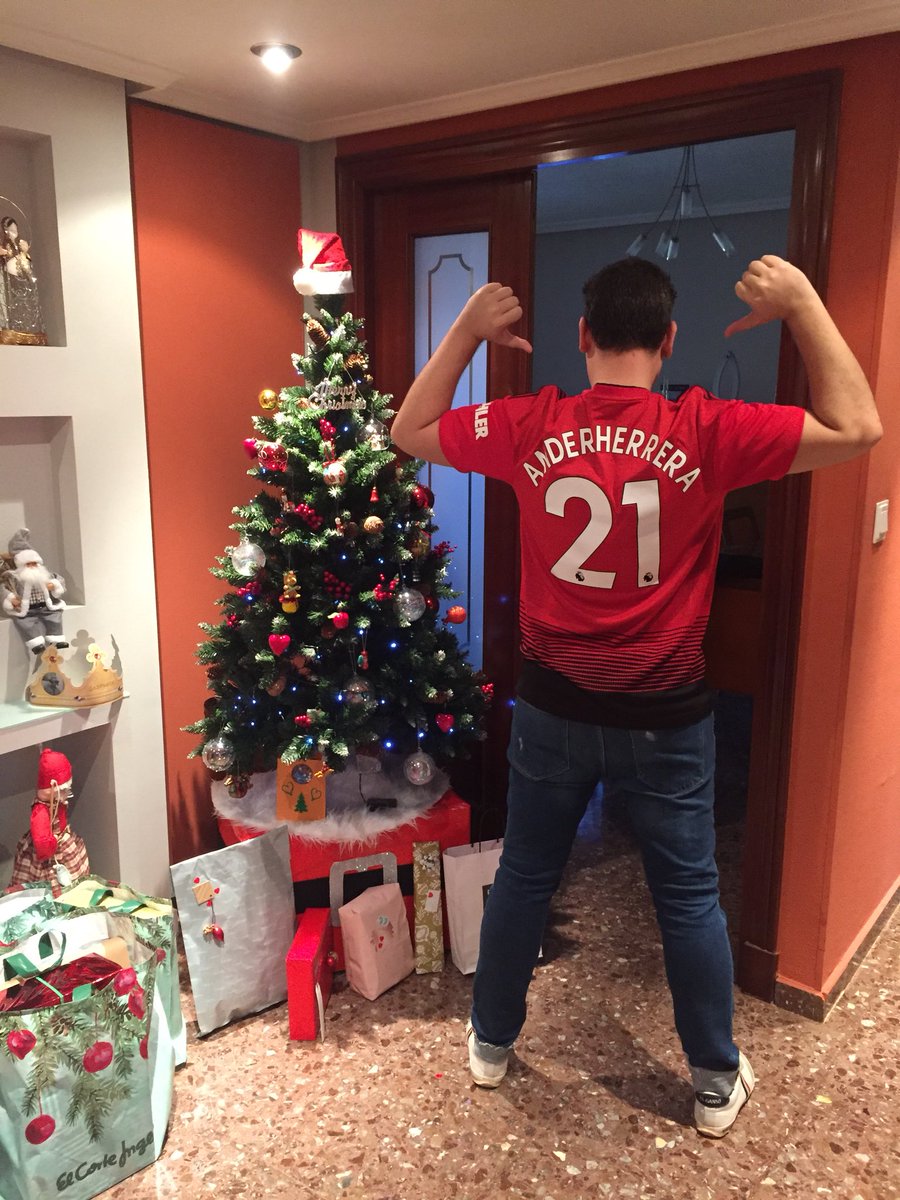 10sebastiao's tweet photo. Regalazo de @9fbb80ae6bd5491 !!! Camisetaca desde Uk a Zaragoza del gran @AnderHerrera !!! Uno di noi!! https://t.co/vJaXsulSYv
