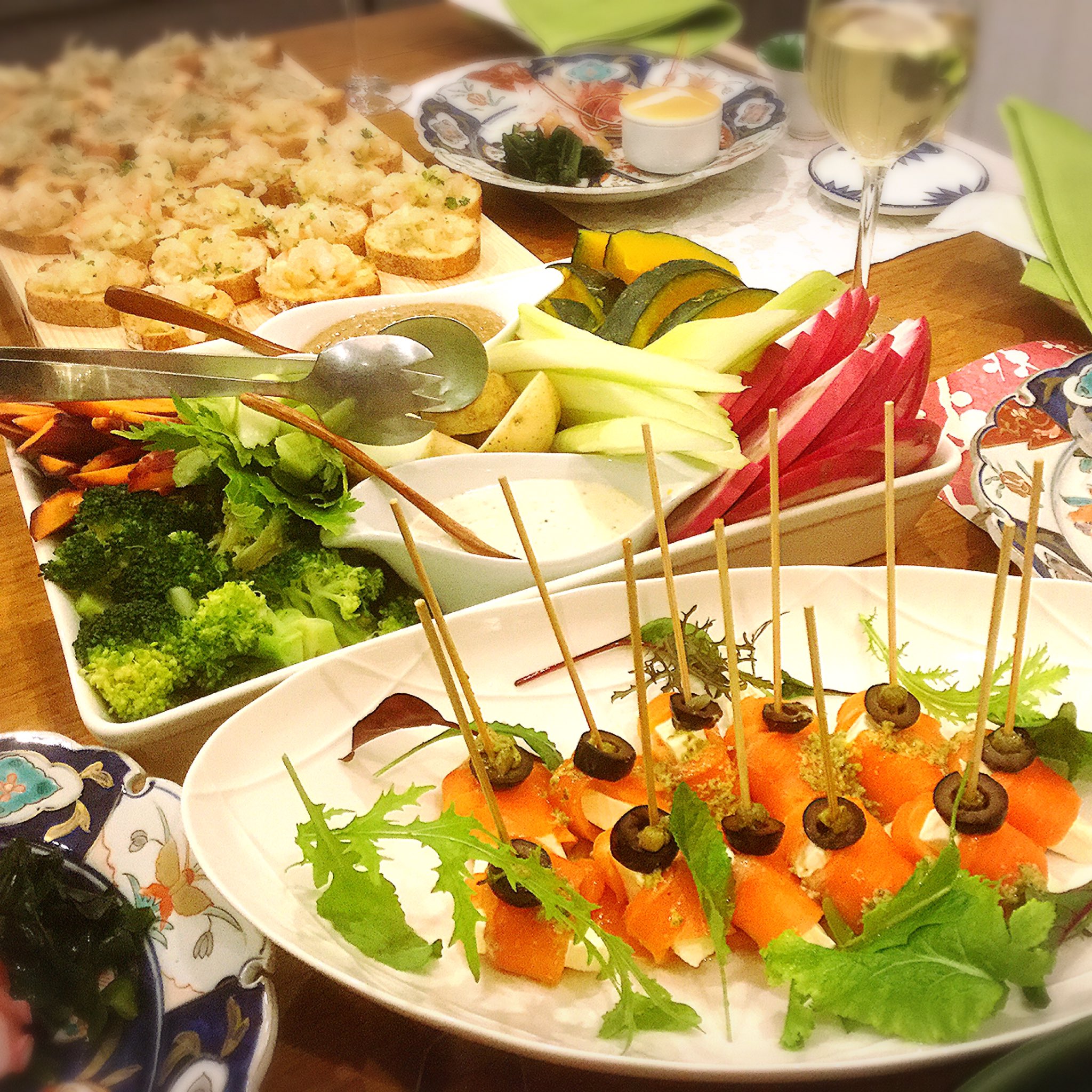 空の食卓 くうのしょくたく Twitterissa 19年仕事初めは出張料理でした 都内の一軒家での新築祝いホームパーティーで 大人用 子供用のお料理を用意しての食卓作りです 皆さんの笑顔がパワーになる様な 新年に相応しいお仕事でした 有り難うございます