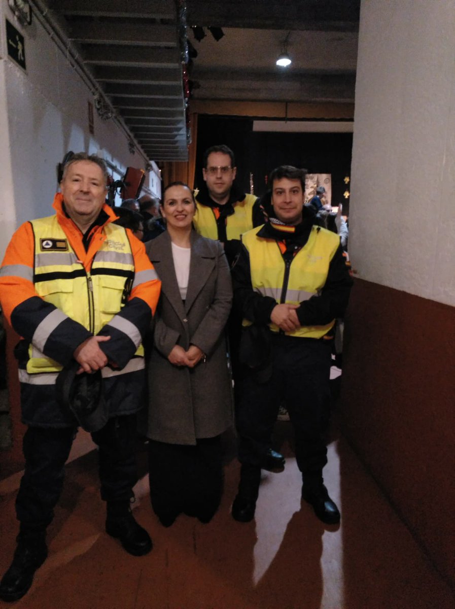 PCLosSantosHum's tweet photo. Aquí os dejamos algunas imágenes tomadas ayer por nuestro voluntario Dani Moreno, de nuestro Servicio Cabalgata Reyes Magos 2019!
Esperamos os hayan traído lo que habéis pedido!! 👍👑👑👑 https://t.co/llLAck00Ib
