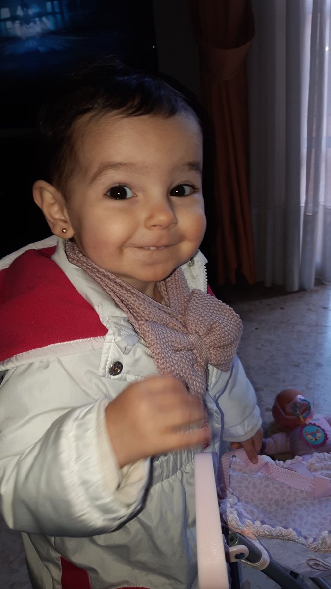 Virginiaperez11's tweet photo. La felicidad del primer muñeco 😍.
#ReyesMagos 🤴🏼🤴🤴🏿 https://t.co/XQjCZirHO4