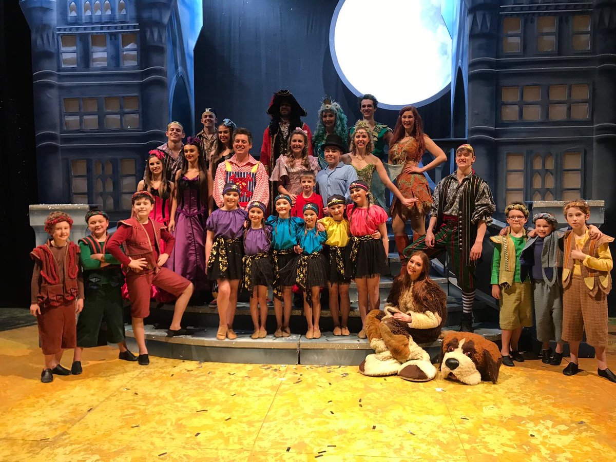 AlexMiddlebrook's tweet photo. Last show today with this crazy bunch! @UKP_Ltd @SundEmpire https://t.co/Vy2qd34iGX