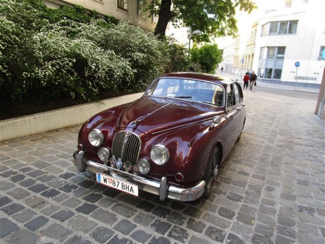 ClassicMotorSal's tweet photo. 1962 #Jaguar #MkII #DrBarnea #Oldtimertreff @ClassicMotorSal #SundayMorning #Sundaymotivation Read more: https://t.co/kEVClaeZyw https://t.co/rlXPlWc21y