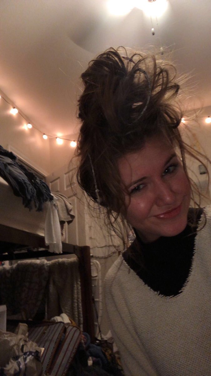 hansuewilson's tweet photo. THIS IS REAL
THIS IS ME

at 3am this morning struggling to find something to wear bc the enemy was telling me everything looked ugly, so I had to take a deep breath &amp; tell him to leave me alone I’m beautiful &amp; deeply loved, even if my hair, room &amp; life is a mess #rememberTruth https://t.co/joa1IWWMOZ
