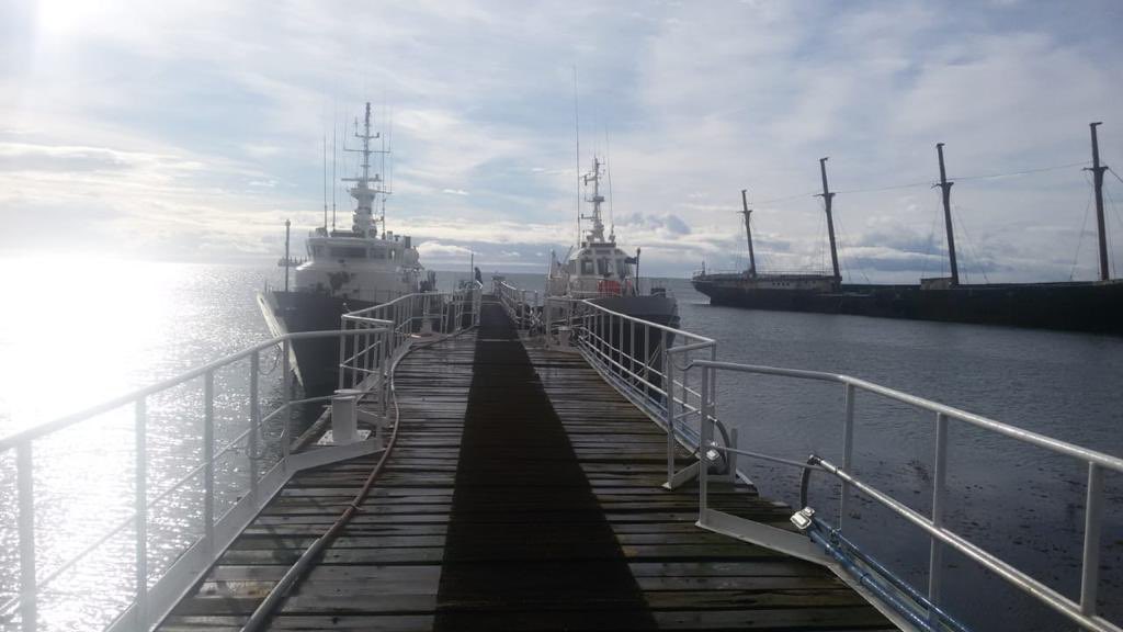 EmbArgEnChile's tweet photo. #Ahora Científicos de Inst. Antárticos de Argentina y Chile c/ apoyo de @CancilleriaARG y @Minrel_Chile inician expedición inédita con NatGeo-Pristine Seas, abordo del OPV Fuentalba @Armada_Chile p/documentar detalles prop.binacional Área Marina Protegida en Península #Antártica https://t.co/W3J4hvkCf0