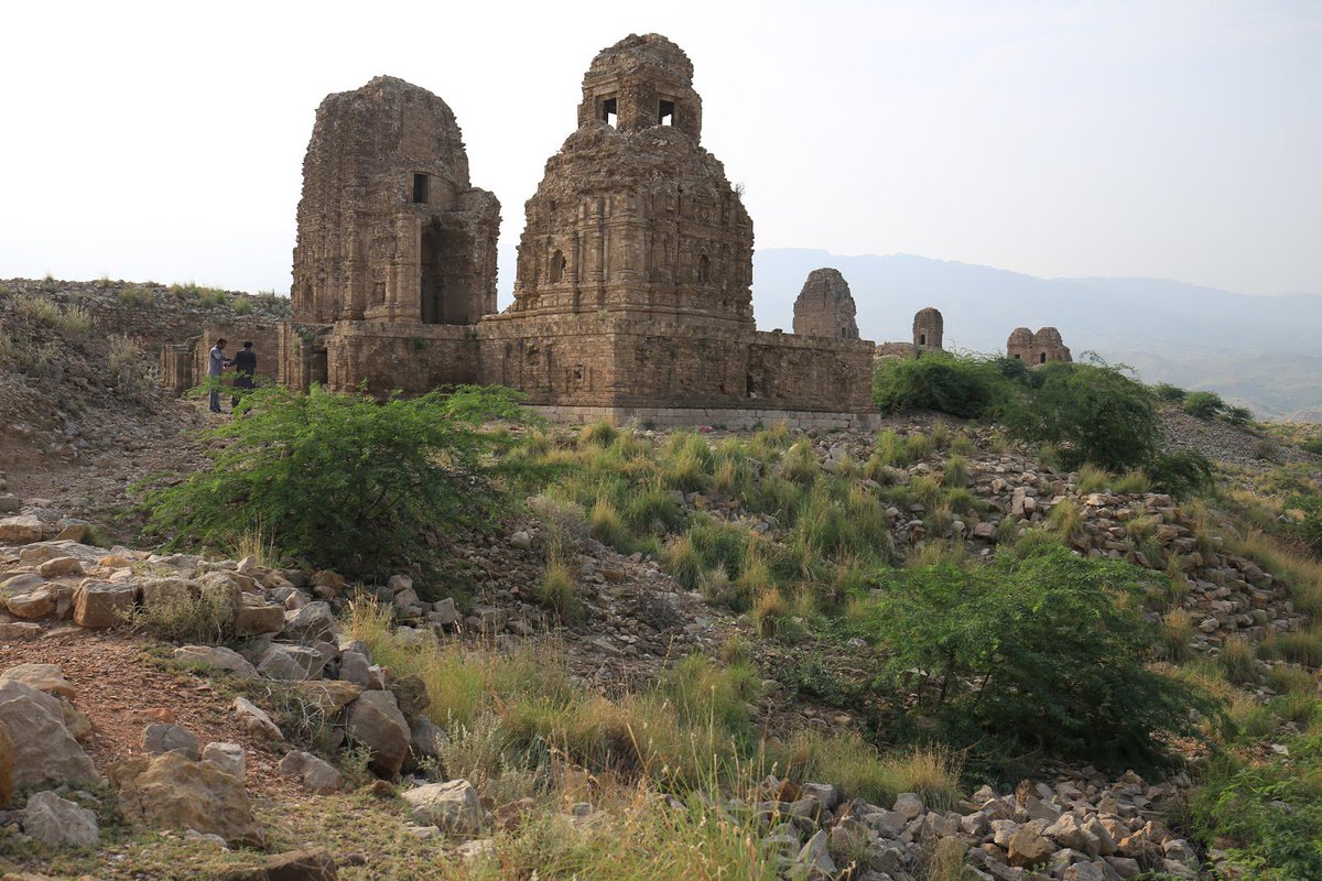 OliveGreens09's tweet image. Temples of #Bilot some 40 kms from district of #DeraIsmailKhan in Pakistan.
Group of Seven Temples on the hilltop, also housed a Vedic Pathshala or a Centre of Learning surrounded by fortifications.
@vajrayudha11
@ReclaimTemples
@wiavastukala 
@maidros78 
@oldhandhyd 
@punarutth