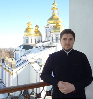 ТОТ, КТО УДАРИЛ В НАБАТ
Звонарь Михайловского Златоверхого монастыря Иван Сидор: "За те четыре часа, что я звонил в колокола, стер руки в кровь"
Томос в надежных руках