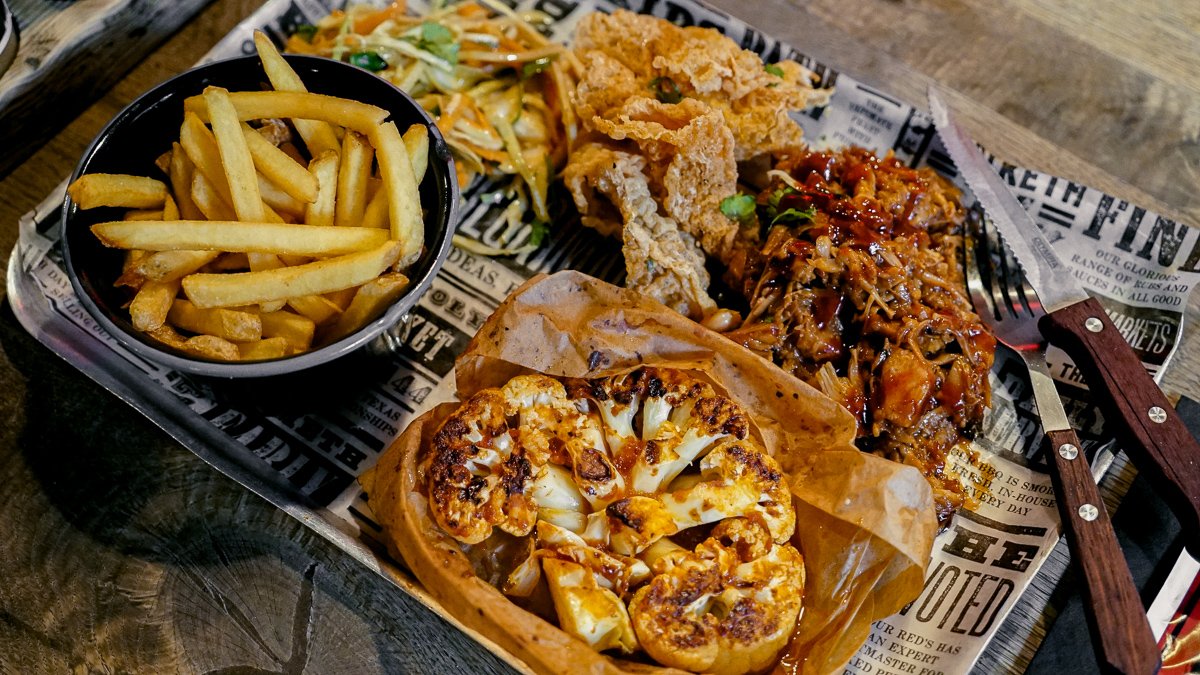 Red's True Barbecue on Twitter: vegans! Piers Morgan not love you, but we do. Come in and try our Meat Free Tray... BBQ Jackfruit, lime and coriander steak,