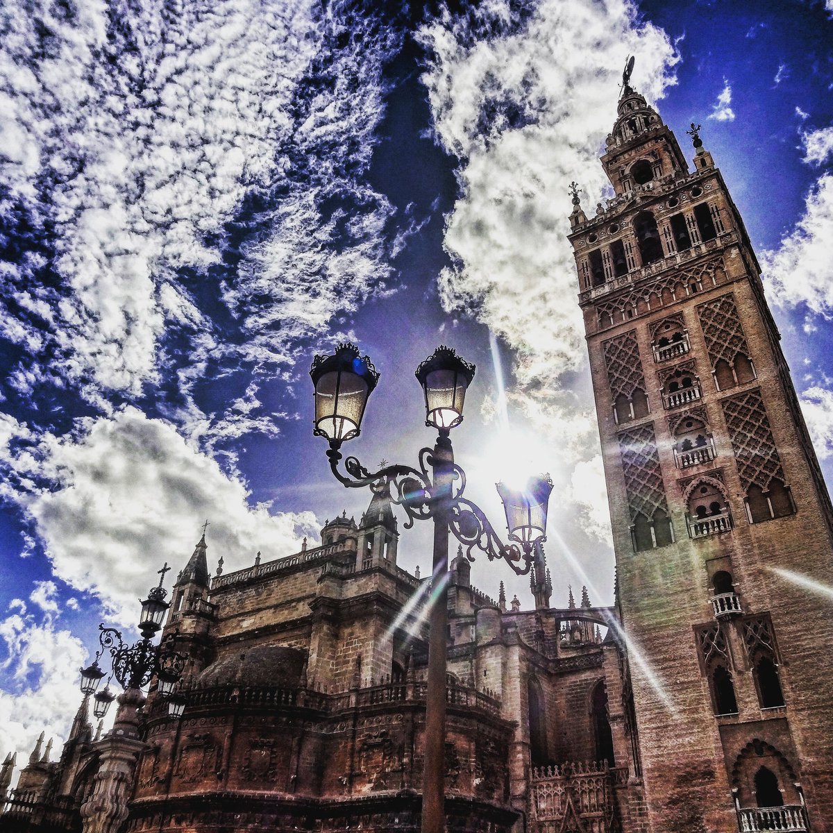 Revisiting some old favorites... #fromthearchives #lagiralda #belltower #sevilla #spain #artofspain #spanisharchitecture #spanishskies #monumentsandskies #travelphotography #travel #churches #cathedrals #monuments #photography #skydrama #travelgram #seville