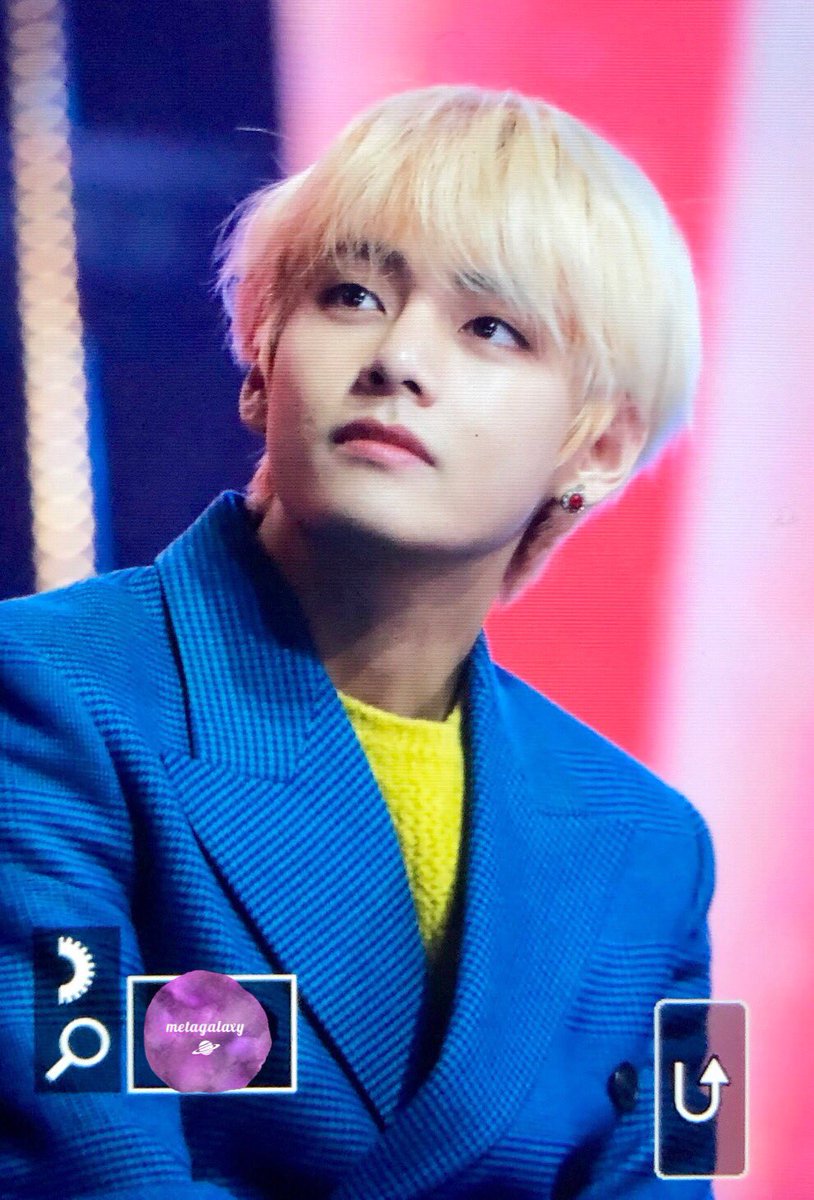 METAGALAXY_V's tweet photo. 190106 골든디스크

#뷔 #김태형 #V #태형 #태태 #KimTaehyung
#방탄소년단 #BTS⁠
 @BTS_twt https://t.co/VKBrGL2Gqn
