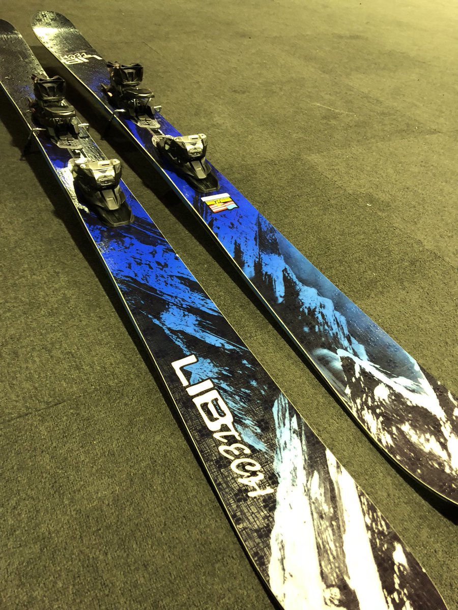 kawabaski's tweet image. 川場新登場のプレミア用レンタルスキーを紹介✨
「LIB TECHスキー」
マグネトラクション採用。柔らかいゲレンデやバックカントリーでのパウダーでのフリースタイルスキー。
硬い雪面でも負けないフレックスかつ取り回しが容易で、ツリーランでも威力を発揮
#advancesnow
#libtech
#libtechnologies