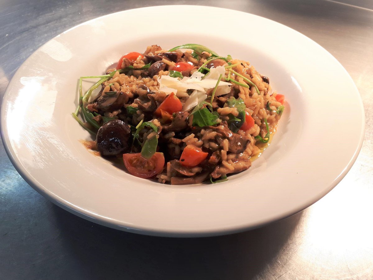 Just arrived on our menu!
Chestnut & Dried Cep Risotto finished with Parmesan tomato rocket & aged extra virgin olive oil. Served with side salad!
#HealthyFood #HealtyEating
#Kent #EastSussex #TunbridgeWells