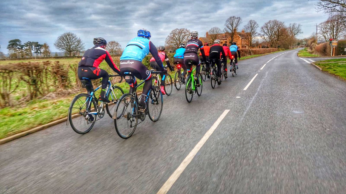 Formation Group Riding😉 A group ride is a lot safer when it’s rode like this.Our superb ride leaders make sure it stays that way. <a href="/cyclingweekly/">Cycling Weekly</a> said we are one of THE best group riding clubs they have ridden with😉 #wlrcc #wlrccclubride #cyclesafe #clubride #warwickcycling