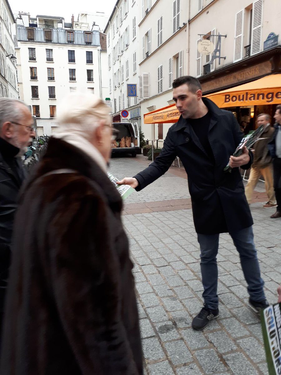 RNational_Paris's tweet photo. « L’écologie ne doit pas être une punition, nous avons les solutions ! » 

❌ Le @RNational_Paris était en tractage dans 7ème ce matin pour dénoncer la politique irresponsable d’Anne Hidalgo et du gouvernement envers les automobilistes. 

Bravo à tous les militants présents ! https://t.co/pm4rsFjkda