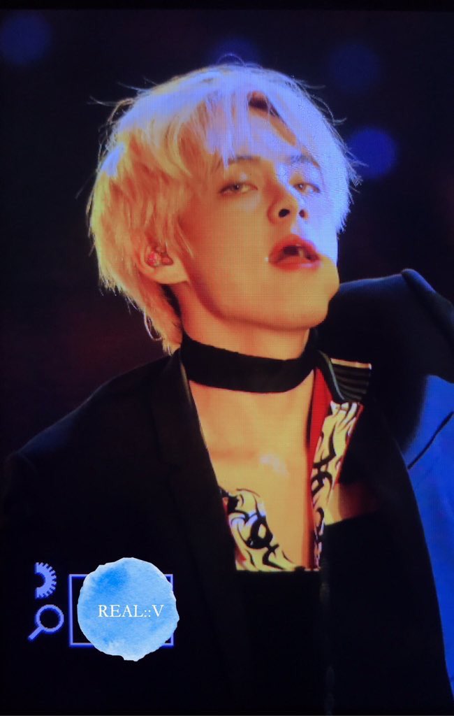btsyete's tweet photo. is he chewing or something? https://t.co/ANvz5NsmJJ