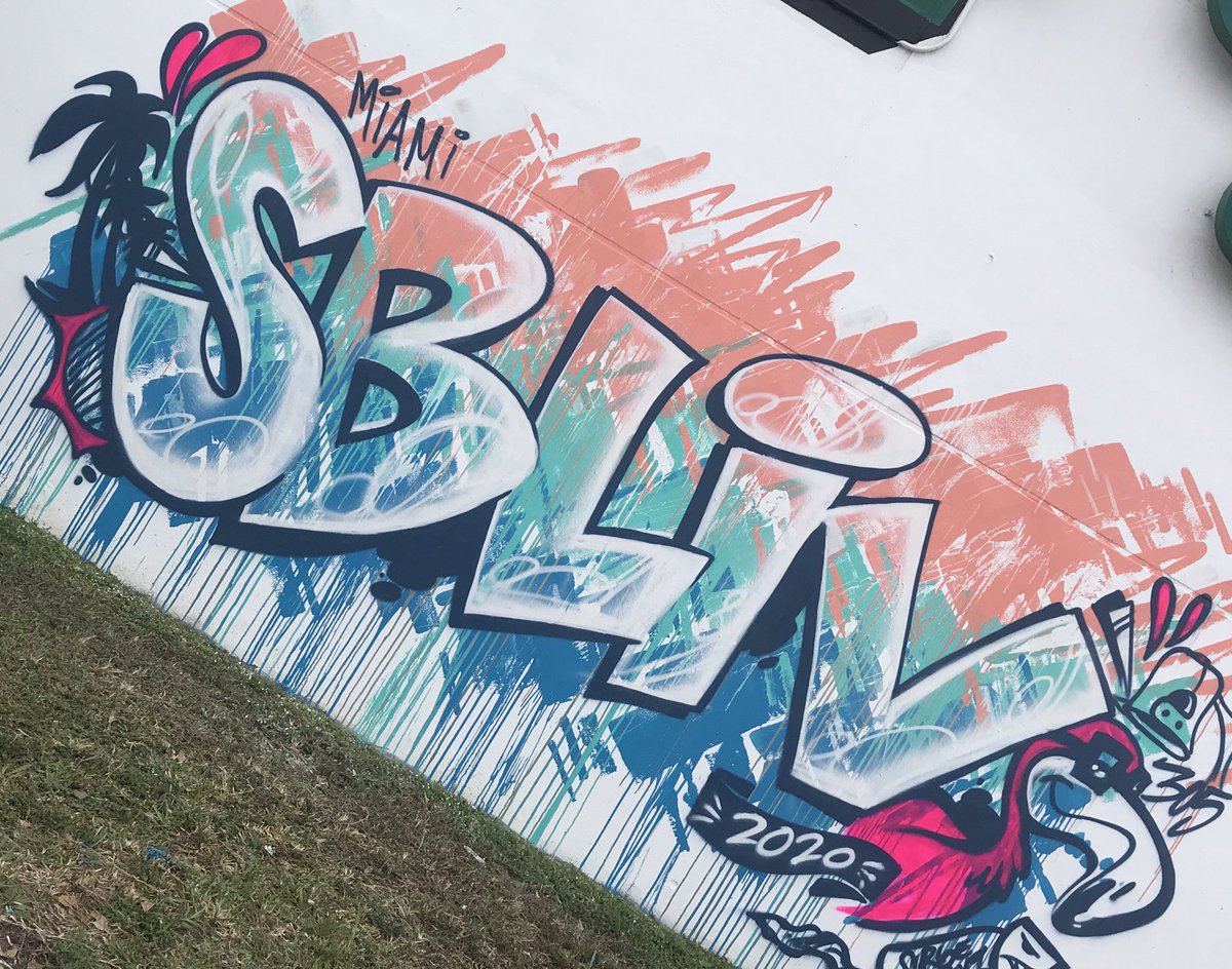 THUNDEROUSG's tweet image. Yesterday the @superbowlliv #HostCommittee commissioned us to get the party started with this mural - and only gave us 2 hours to make it happen! #NoSweat #WeGotThis 2020 here we come!! #NFL #SuperBowl #Miami #miamigraffiti #LIV