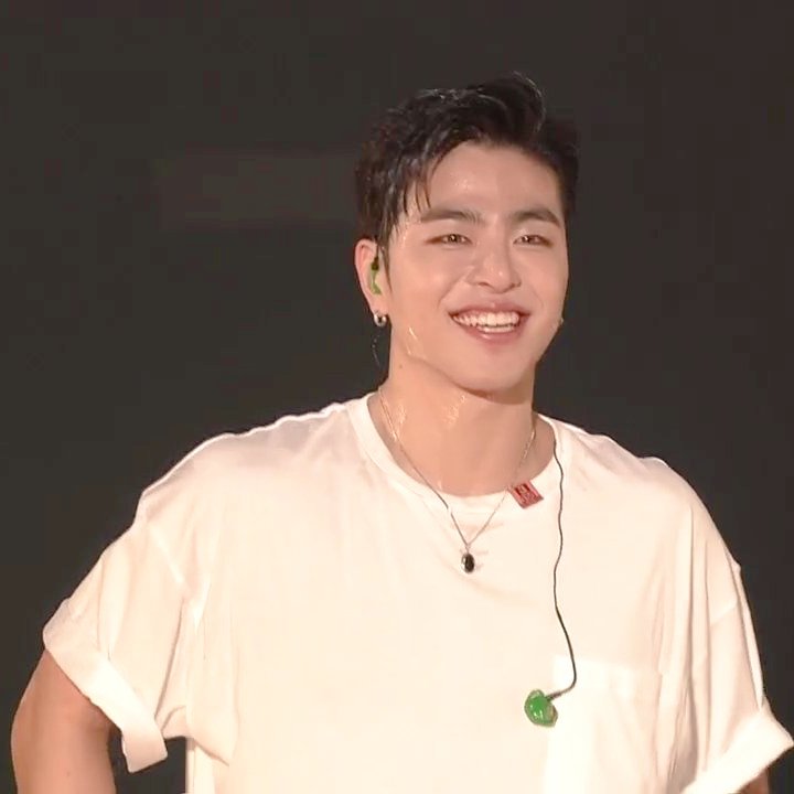 His precious smiles  #JUNHOE  #JUNE  #iKON  #구준회  #준회  #아이콘  #ジュネ #iKONTINUESeoulEncore
