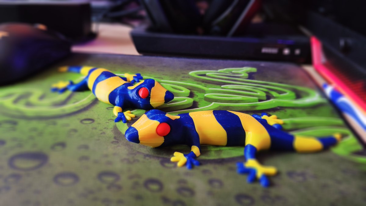 3DMakerHub's tweet photo. Done these two little lizards with my @Prusa3D #MK3 and my @MosaicMfg #Paltte2Pro. Filaments from @esun3dfilament. Still need a little tweaking but its ok i think ^^. Designed by @thingiverse User Cipis. Great Job. #3Dprinting #3dmodeling #3dprinted #lizard https://t.co/26vVnP6QD6