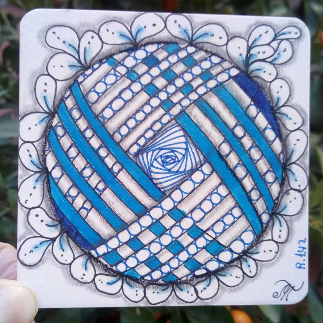 mercedesTREP's tweet photo. #retomindandtangle 142.
Mirando hacia delante... Espero no tropezar!
#zentangle #mindandtangle #mindfulness #atencionplena #estatealoqueestas #Dejarir #dejaratras #vivirelmomento #apartaloquenoteaporte
#feliz2019#felizdiadereyes
@MindandTangle https://t.co/aT38Sgxfe7