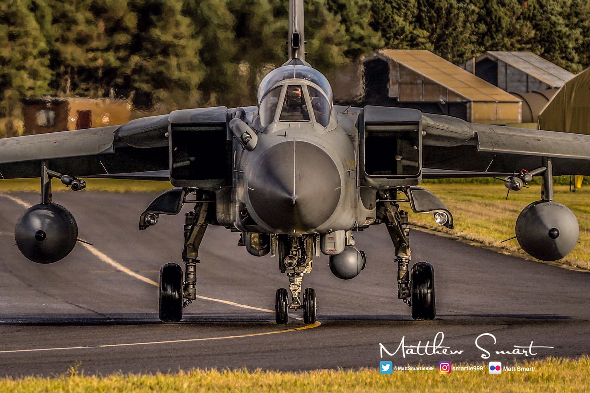 DwOsBJ1X0AAmhIE.jpg:large