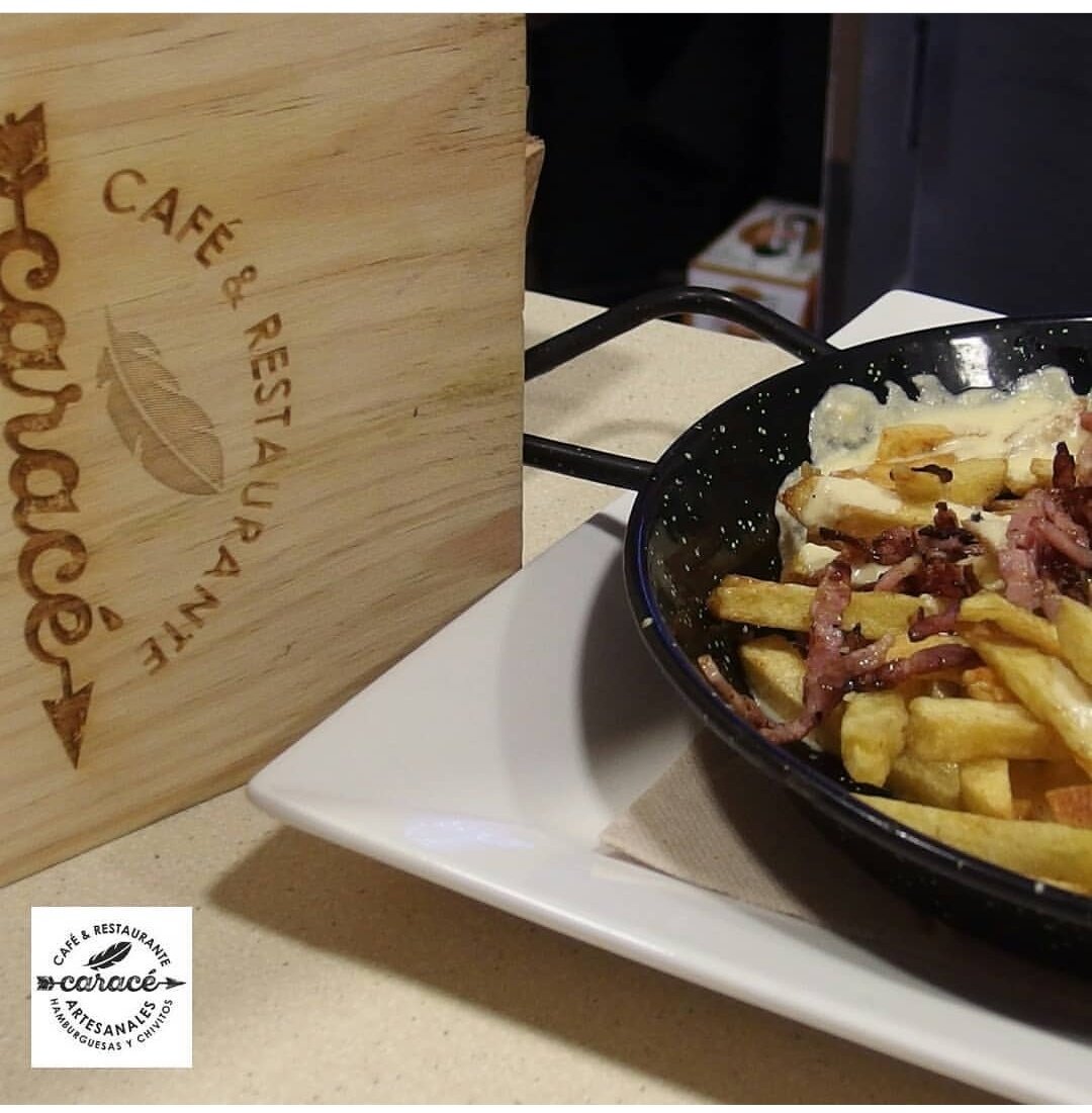Caracecornella's tweet photo. Disfruta del #domingo con tu #familia y amigos , pásate por Caracé, aquí encontrarás sabor y muy buen ambiente
¡te esperamos! 
#restaurantecarace #carace #chivitolovers  #restaurante #cornella #cornellaburguer #restaurant  #bcnfood  #burgerbcn #bcnfoodies https://t.co/lLaBtboVaK