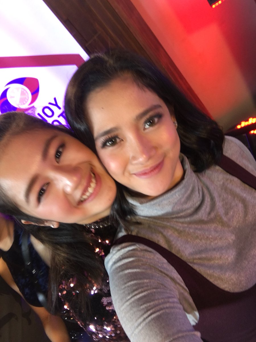 PamuPamorada08's tweet photo. #PBBBig8tingSalubong  hahaha picture with them kainis mejo blurred yung kme ni karina! 🏡🏡🏡🏡 BigFour... https://t.co/shwGz2VbWQ
