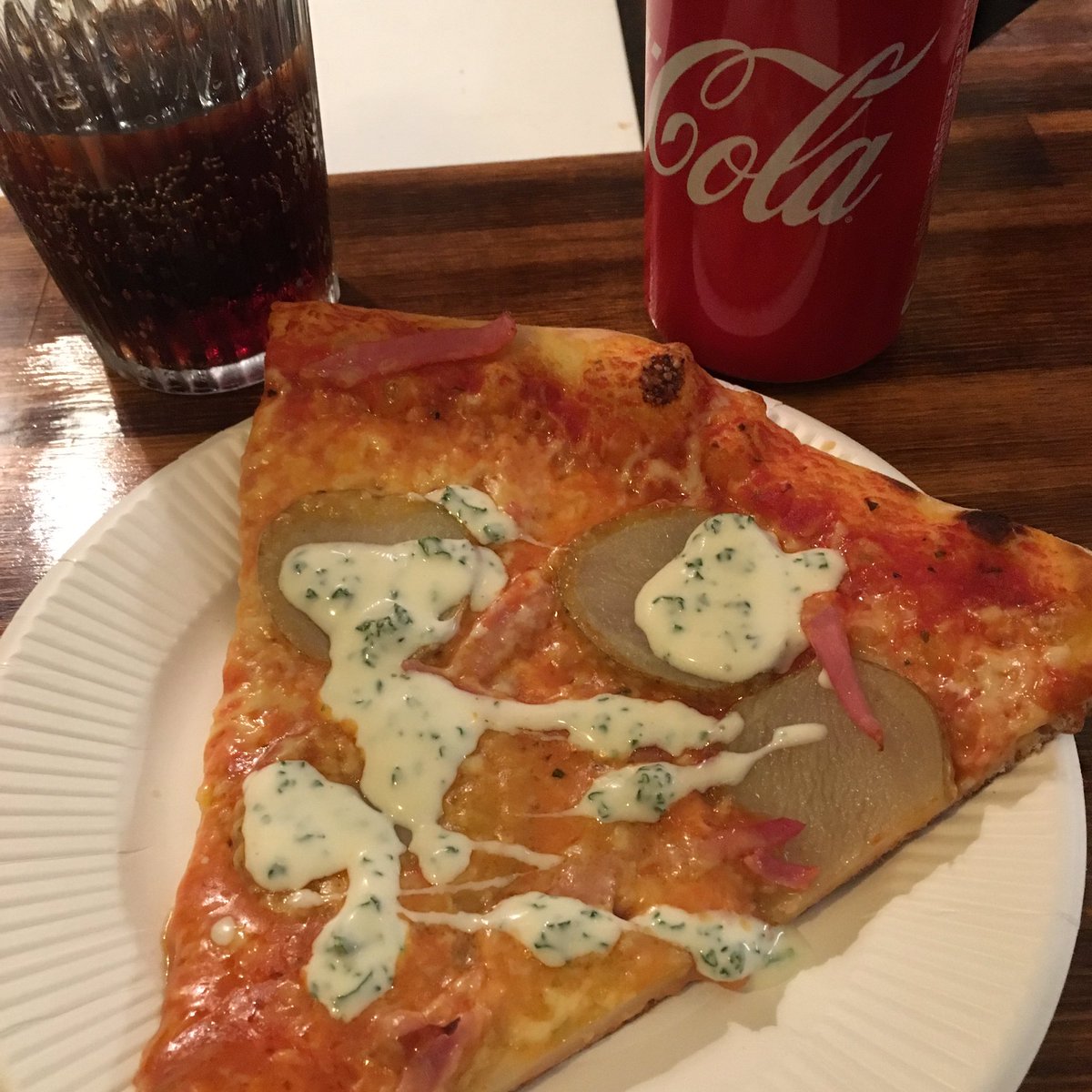 山ピザ🍕何枚でも食べれる、ほんと。このマヨネーズ美味しすぎて、食べた後も数日間引きづる。