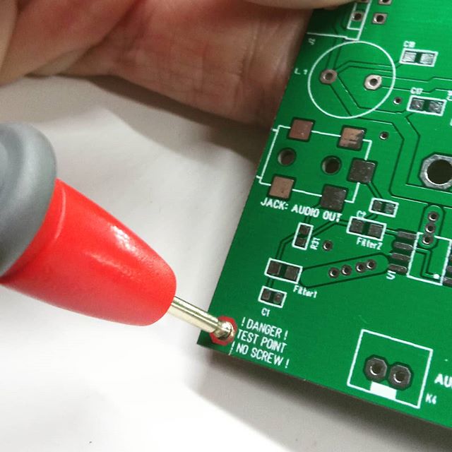 tamhanna's tweet image. Why my #testpoints are so big: so that I can #wedge a #multimeter #testlead comfortably. When the #pcb is mounted, the weight of the #probe usually keeps it in place. Not quite #voltnut grade accuracy, but good enough to answer #5V or #ground. 
Cc…

📸 instagram.com/p/BsS2kkpFiXm/