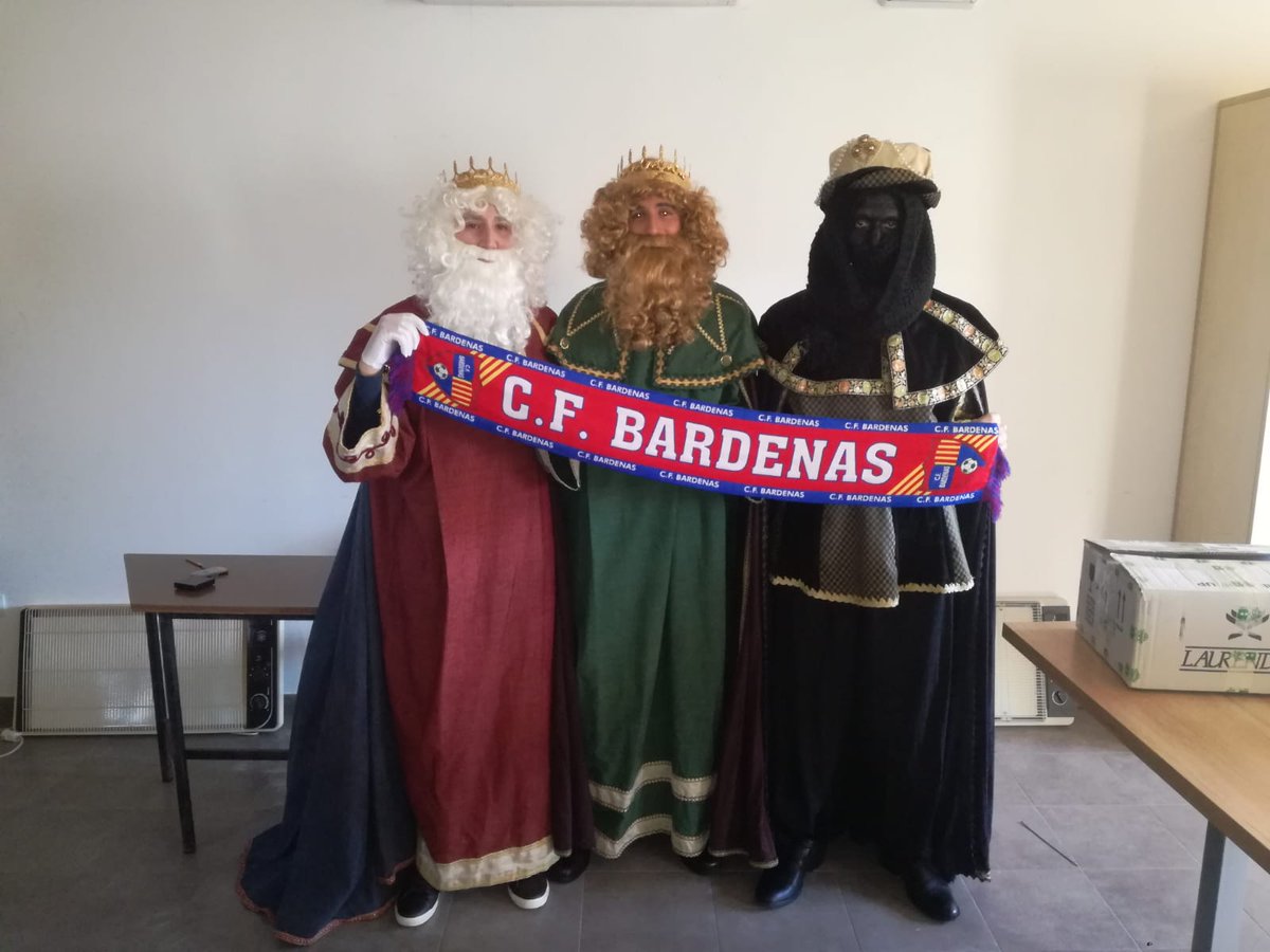 Como todos los años los reyes magos llegan de oriente a Bardenas abrigados con la bufanda del <a href="/CFBARDENAS/">CFBARDENAS</a>