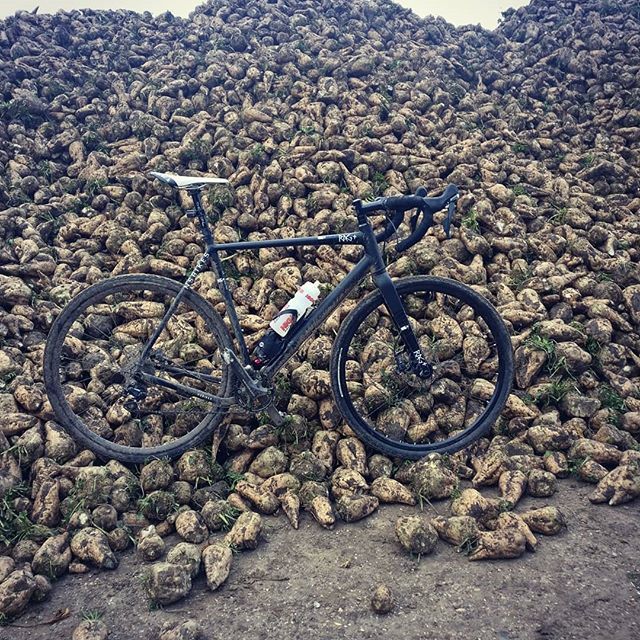76projects's tweet image. RAGing and (sugar) beeting it on today's ride
#gravelride #gravelgrinder #76projects  #gravelbike #onbikestorage bit.ly/2M03i49
