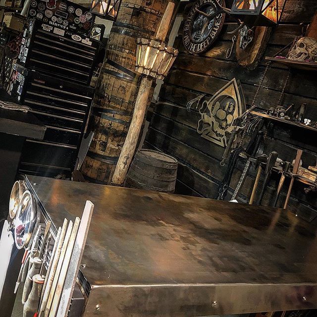 skullandspade's tweet photo. The ship shop just got a new work table made from scrap. Video soon. When I can feel my fingers again.
#worktable #workbench #shipshop #maker #youtuber #shoplife #shopshots #feelthesteel #welder https://t.co/nBCLB2fsm9