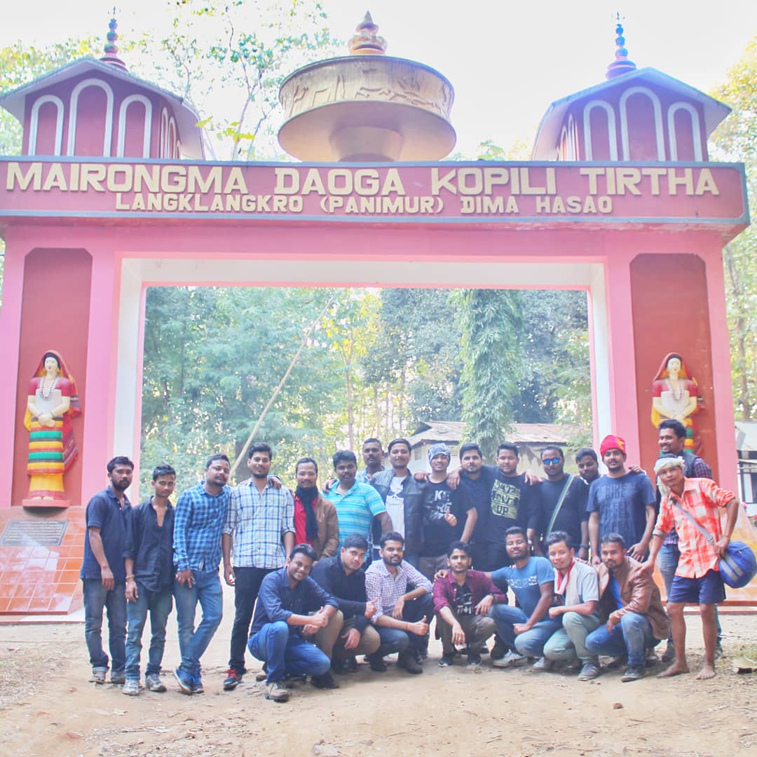 KashyapJ_13's tweet photo. We together...... #HostelPicnic #brothers #hostelmate #enjoyment😍 https://t.co/IfSerW1tVn