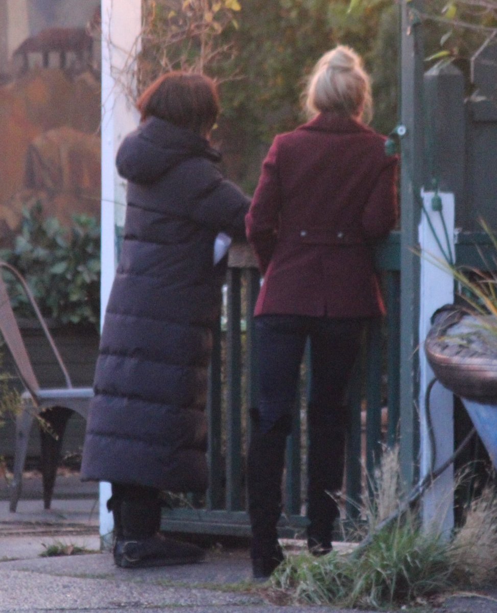 I& #39;ll be your mirror aka SwanQueen first date