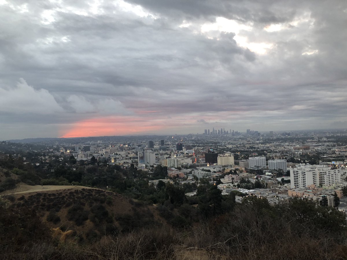 BeyondOurPlate's tweet photo. LA after a little rain during the sunrise. Gotta love it. #LArain #LA #LosAngeles #Rain #BeyondOurPlate #environment #beauty #SundayMorning #Sunrise https://t.co/KrS5dpLSfu