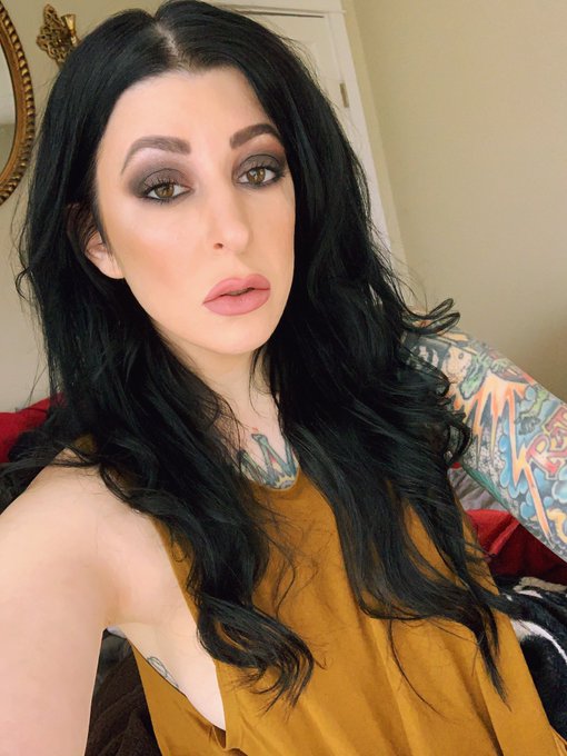 I&rsquo;ve slept so much this weekend but drowning myself in medicine prevented my sickness from turning into<a href="/tag/nowreading"class="tags"><span>#nowreading</span></a>