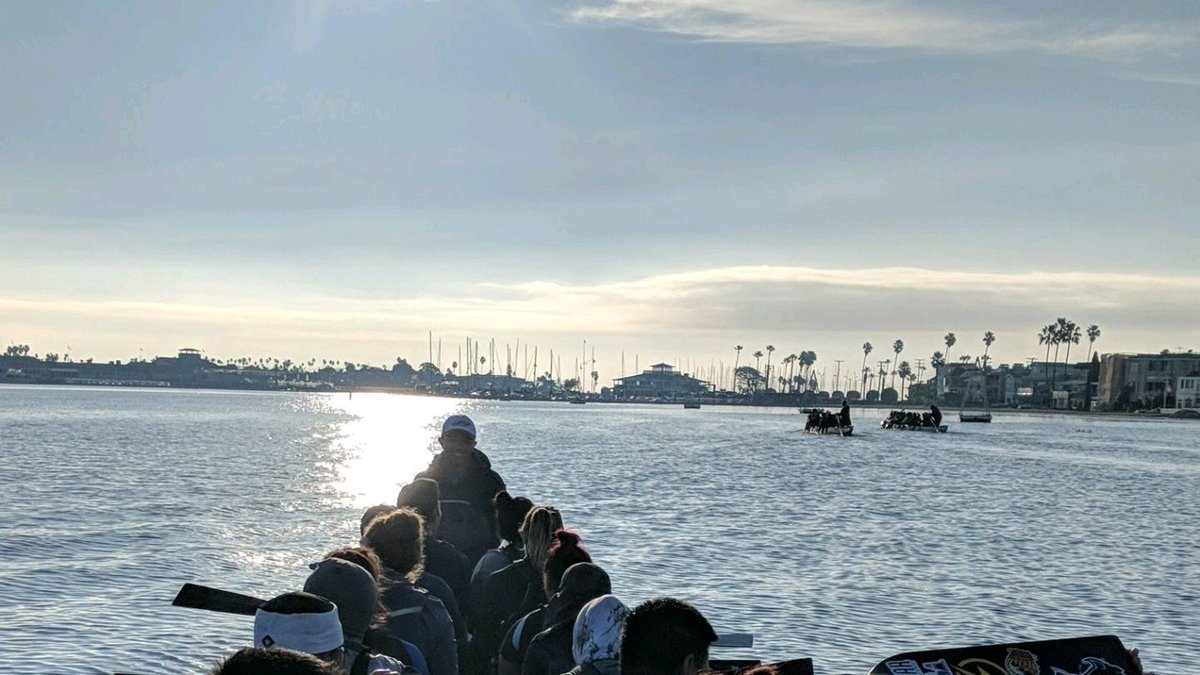 spacedragonsdb's tweet photo. Good morning for practice. Nice to see @AeroDragons  w/2 boats full! Come out to #paddle with us all @SCDBC https://t.co/FXCm6QBX8Q