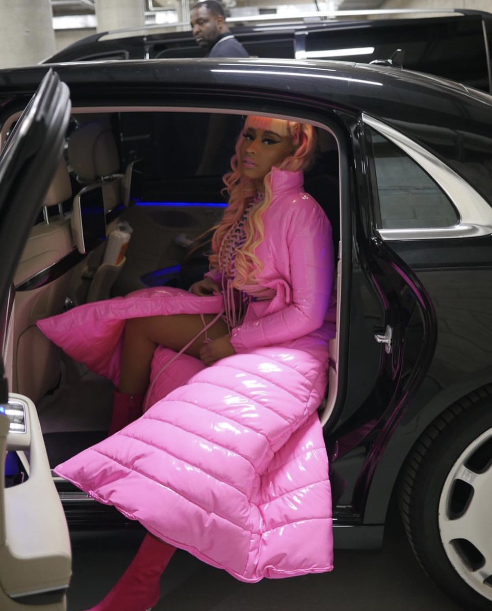 Nicki_Italia's tweet photo. @NICKIMINAJ al secondo giorno del #FomoFestival
#FOMO19 #NickiMinaj https://t.co/Ic7K1z5Eq4